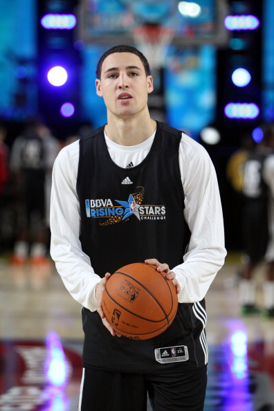 队在攻守两 队在攻守两