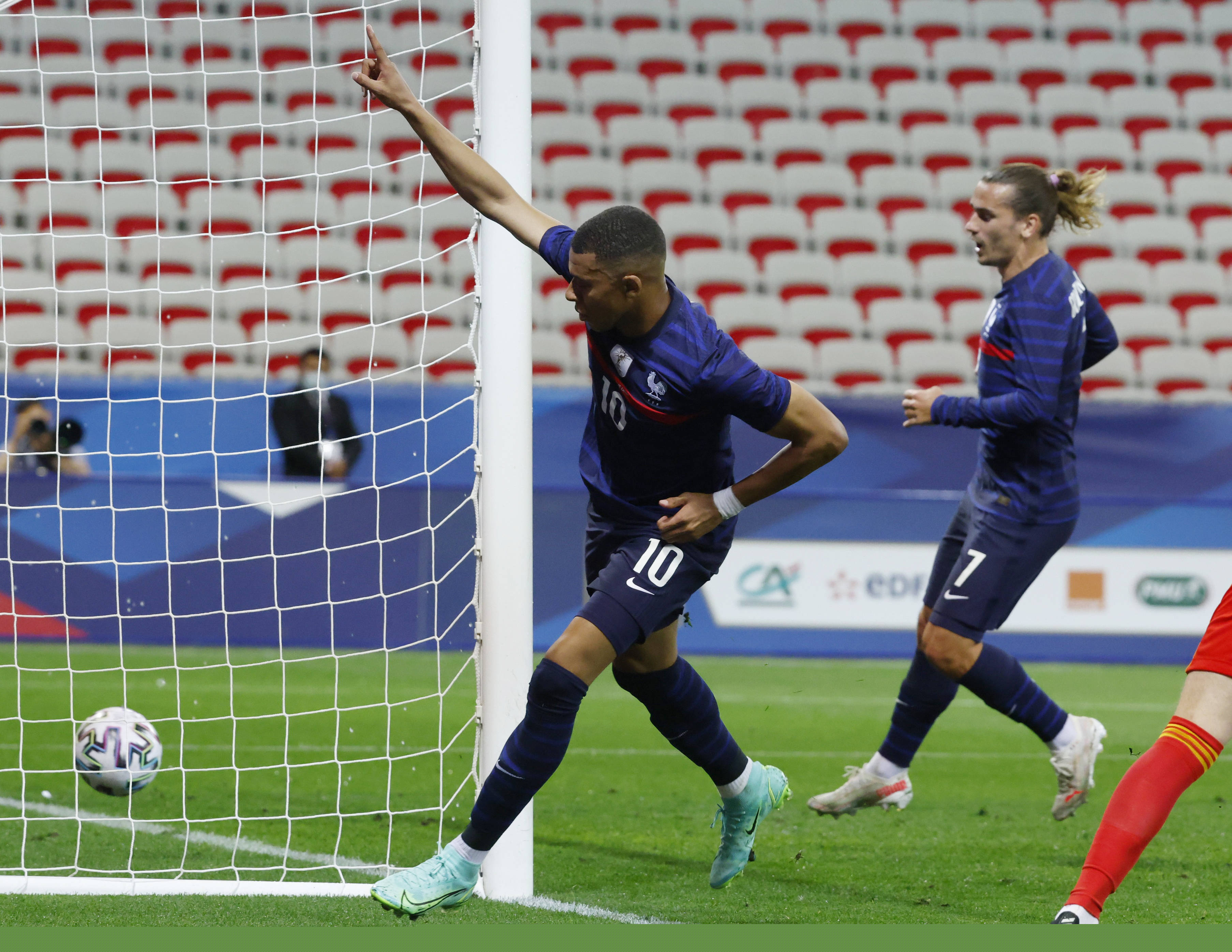 再配合联名 再配合联名